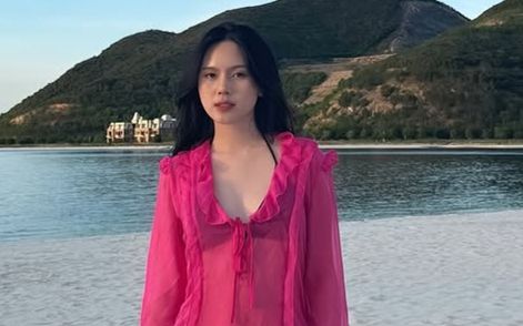 Vợ đẹp như hoa hậu của trung vệ Thành Chung
