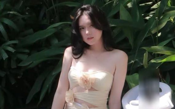 Vợ đẹp như hoa hậu của trung vệ Thành Chung ra dáng 'phú bà' chính hiệu