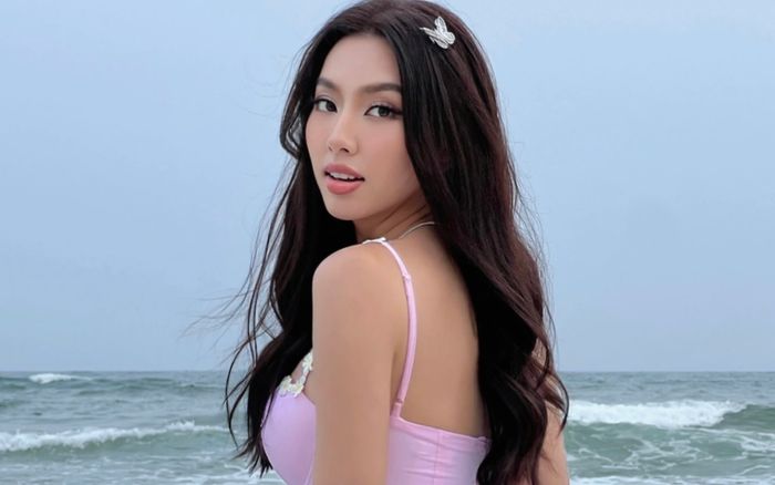 Hoa hậu nổi tiếng Vbiz bị bắt gặp bán hoa Tết