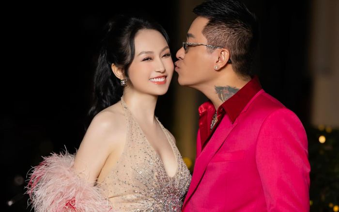 Vợ chồng Tuấn Hưng báo tin vui trước thềm năm mới