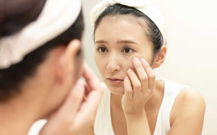 Xu hướng ánh sáng đỏ giúp người nổi tiếng giữ da không tuổi