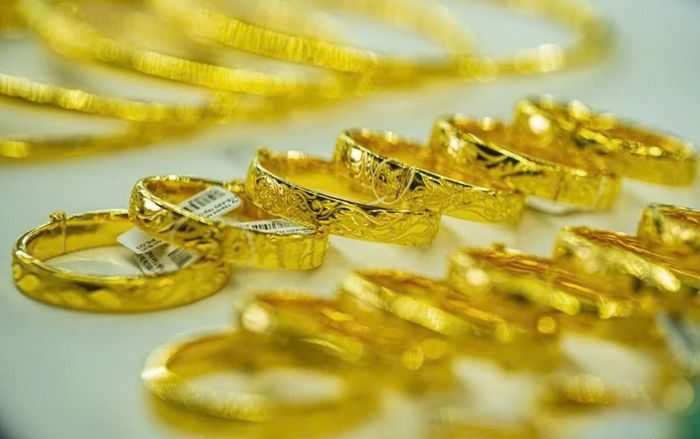 Giá vàng hôm nay (5/1): Bất ngờ vàng nhẫn, vàng miếng 'đứng im'