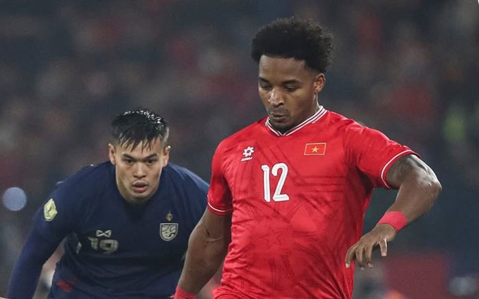 HLV Kim Sang Sik dùng tiền đạo 'triệu đô' đá cặp với Xuân Son