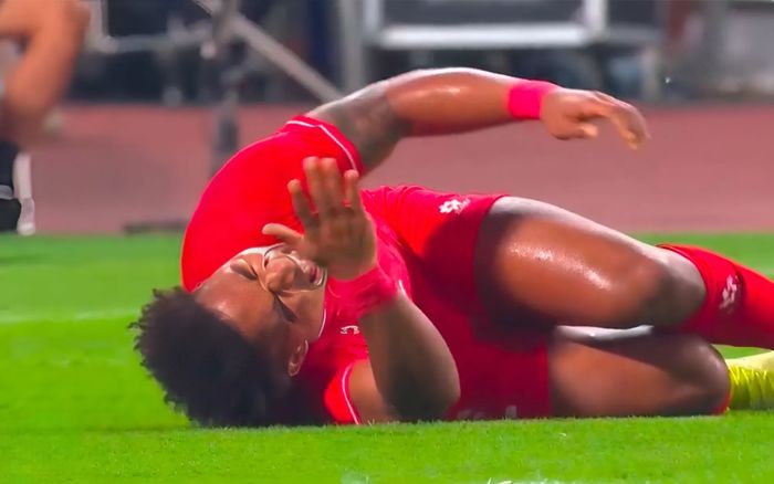 Nguyễn Xuân Son bị chấn thương, tuyển Việt Nam cố lên!