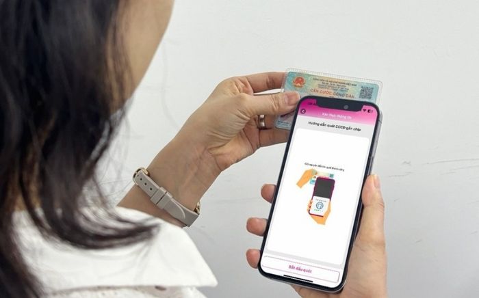 Định chuyển số tiền lớn vào STK 1043506531 để nhận quà 17 tỷ USD, người phụ nữ gặp may phút chót