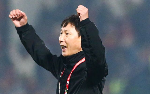 Bầu Đức khá tiếc khi HLV Kim Sang Sik đến muộn hơn Troussier