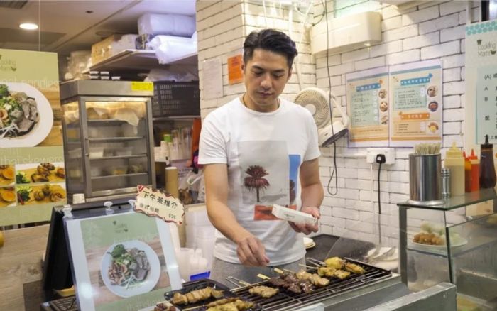 Nam diễn viên nổi tiếng nợ 1,3 tỷ đồng nay bị bắt gặp đi bán gà chiên mưu sinh