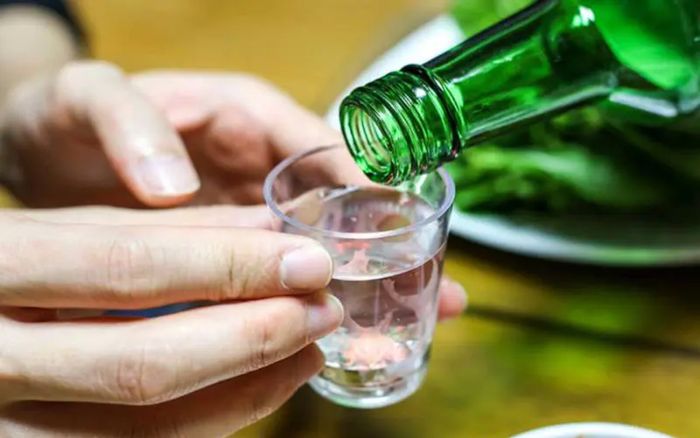 Thiếu nữ 14 tuổi nguy kịch sau khi sử dụng loại đồ uống quen thuộc