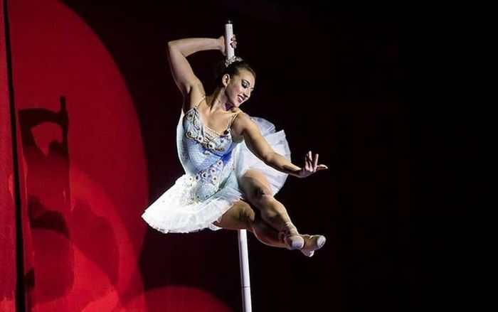 Bàng hoàng nữ nghệ sĩ qua đời vì ngã từ độ cao 5m trên sân khấu, 100 khán giả hoảng loạn