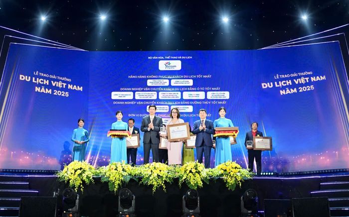 Xanh SM là “Doanh nghiệp kinh doanh vận chuyển khách du lịch bằng ô tô tốt nhất”