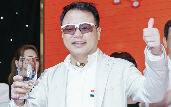 Cách chọn xe sang của Shark Bình