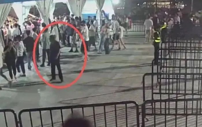 Bắt giữ kẻ đầu cơ vé trong concert của 'ông hoàng showbiz'