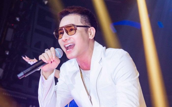 Ca sĩ Chu Bin lại gặp sự cố khi đi diễn khiến khán giả xôn xao