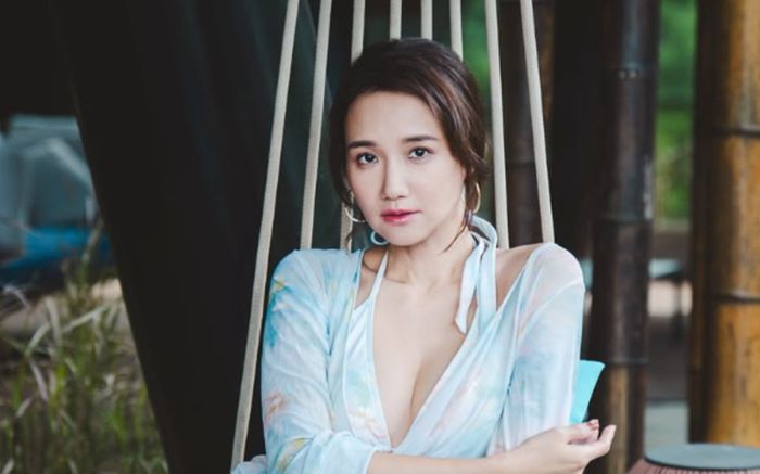 Nữ diễn viên U50 gây chú ý với bộ ảnh diện bikini nóng bỏng hậu ly hôn