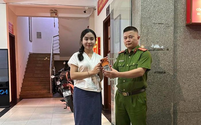 Nữ sinh Lào bị mất điện thoại iPhone 17 tại Hà Nội và cái kết ấm lòng