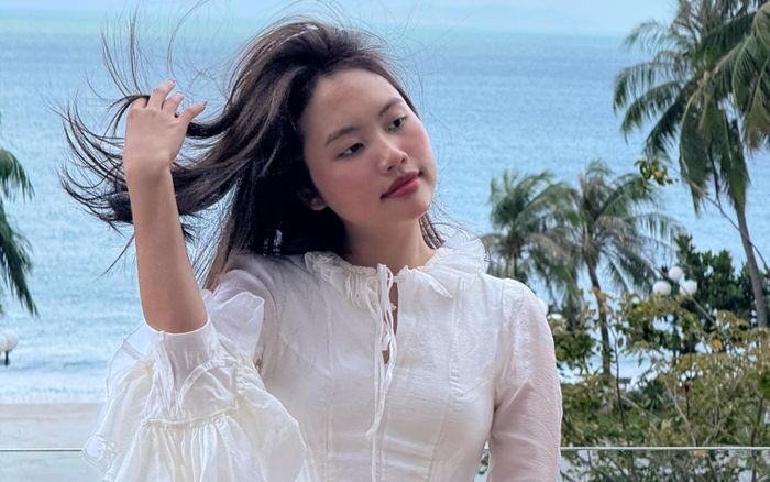 Phương Mỹ Chi 'gây sốc' với trang phục đi diễn quán bar, chưa một ai dám mặc trước đó