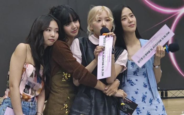 BLACKPINK bị chỉ trích vì 'vô tâm' với Jisoo