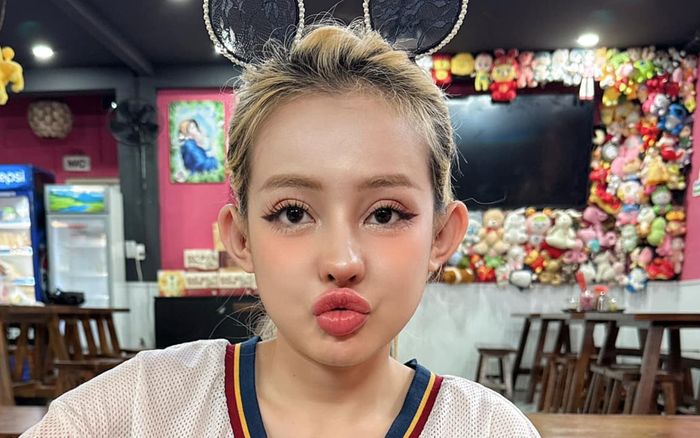 Động thái của hai người đẹp từng ồn ào với Ngân 98