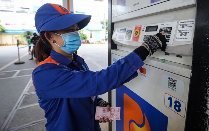 Giá xăng dầu hôm nay 13/10: Tăng nhẹ