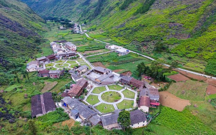 Chiêm ngưỡng ngôi làng đẹp như phim trường của đồng bào dân tộc H'mông