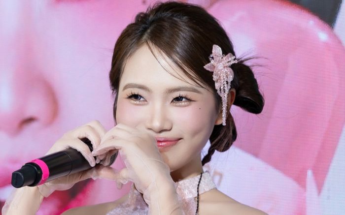 Phương Mỹ Chi lộ tin nhắn được thả thính giữa đêm, danh tính khiến ai cũng bất ngờ