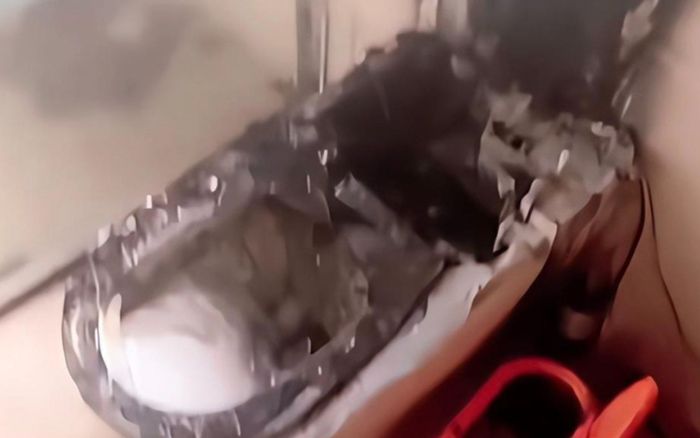 Đang đi du lịch, cô gái bàng hoàng nhận tin ngôi nhà biến thành 'bể bơi mini'