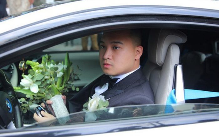 Chiếc siêu xe 21 tỷ chồng cũ Diệp Lâm Anh rời sự kiện cùng á hậu đình đám gây sốt