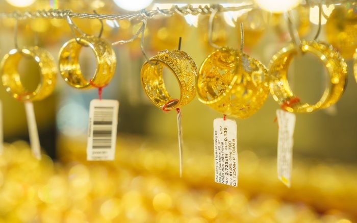 Giá vàng hôm nay (14/10): Vàng nhẫn lập đỉnh mới khiến nhà đầu tư choáng váng