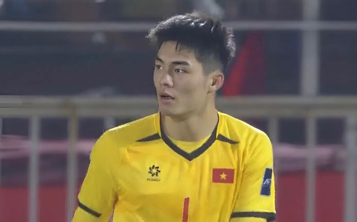 Soán chỗ Văn Lâm, thủ môn Trần Trung Kiên khiến tất cả ngả mũ