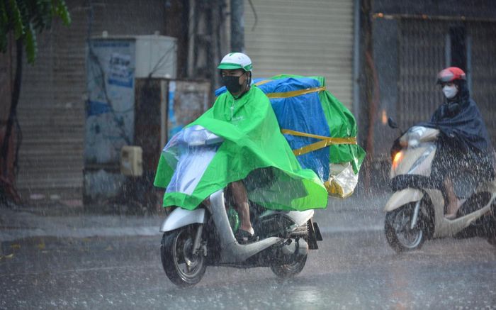 Cảnh báo mưa lớn cục bộ, lốc, sét ở khu vực Đông Bắc bộ, từ Thanh Hóa đến Hà Tĩnh