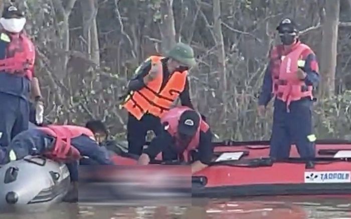 Vụ bố ôm 2 con nhảy cầu Bến Thuỷ: Đã tìm thấy thi thể người cha