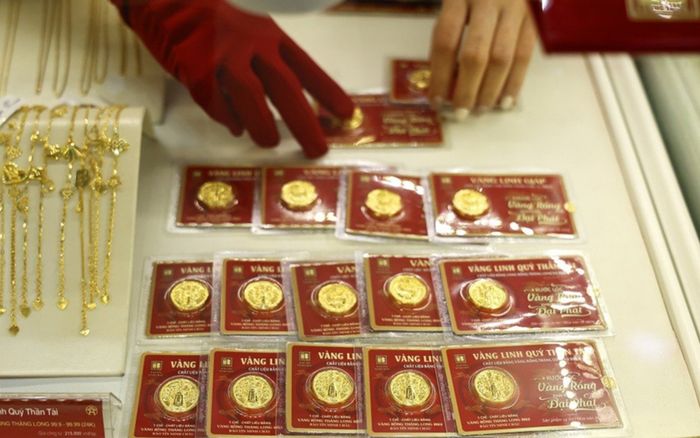 Giá vàng hôm nay (16/10): Vàng nhẫn lại gây bất ngờ