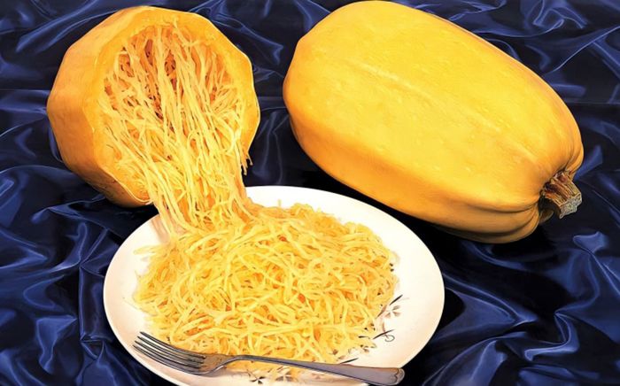 Loại quả 'ảo chưa từng thấy': Bên ngoài là bí đỏ, bên trong là mì tôm