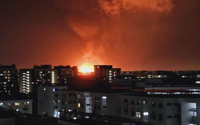 Bầu trời bỗng rực sáng trong đêm suốt nhiều giờ liền, sự việc khiến người dân xôn xao