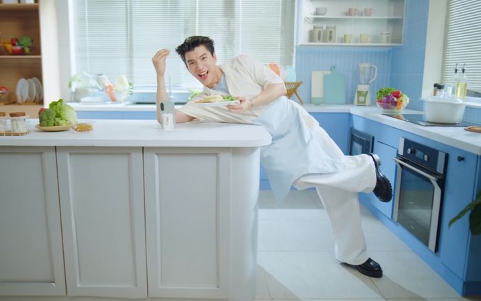 HIEUTHUHAI ấp ủ giấc mơ mở tiệm cơm gà cùng “Người bí ẩn”