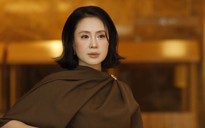 Hồng Diễm gặp khó ngày trở lại