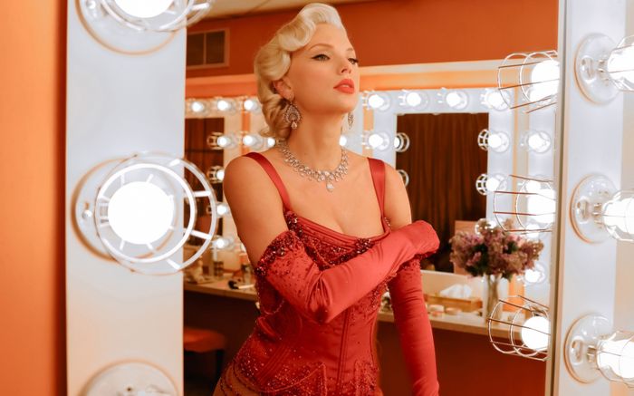 Taylor Swift chễm chệ debut No.1 Billboard HOT 100 theo cách không ai ngờ