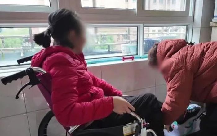 Người đàn ông bỏ rơi vợ liệt toàn thân, chiếm đoạt tiền bán nhà rồi trốn biệt 5 năm: 'Thà đi tù còn hơn'