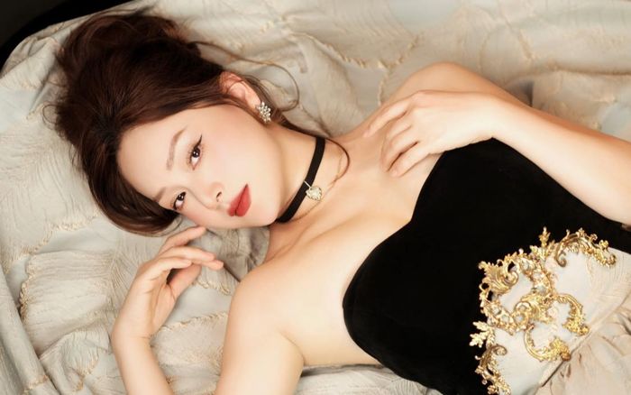 Hình ảnh táo bạo của Lan Phương sau ly hôn chồng Tây gây bàn luận mạnh