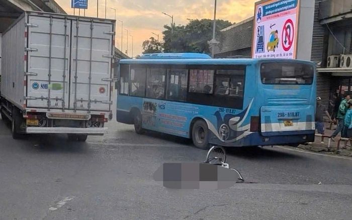 Thương tâm nữ sinh lớp 9 ở Hà Nội tử vong trên đường đi học sau va chạm với xe tải