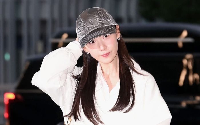 Nhan sắc cam thường của Yoona (SNSD) khi trở lại Việt Nam gây chú ý