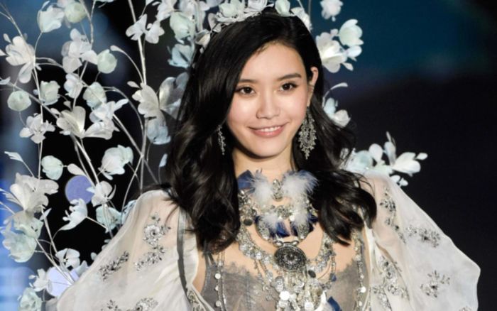 Nữ siêu mẫu nổi tiếng vừa sinh con cho thiếu gia có ngay 369 tỷ đồng từ bố mẹ chồng