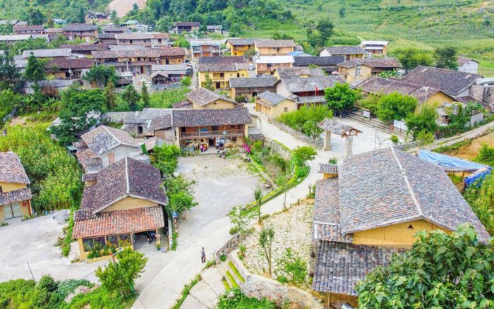 Vẻ đẹp mê mẩn của ngôi làng du lịch tốt nhất thế giới 2025