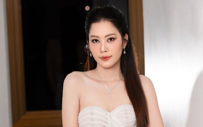 Nam Em 'gây sốc' với trang phục đi diễn quán bar, lên tiếng giải thích