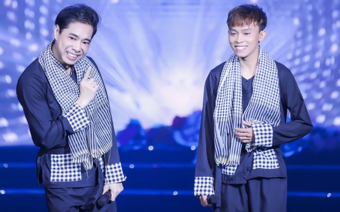 Danh ca Ngọc Sơn nhận quà từ Hồ Văn Cường: 'Bác Ba hạnh phúc vô cùng'