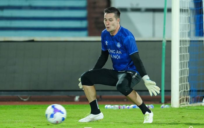 Thủ môn Nguyễn Filip xuất sắc giữ sạch lưới ba trận liên tiếp