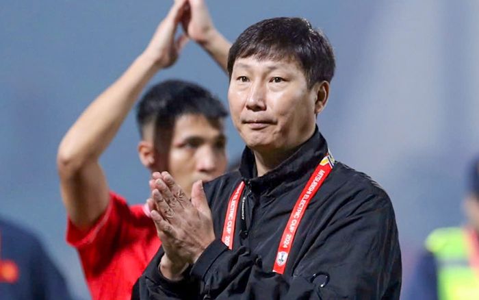 Malaysia và Lào thách thức HLV Kim Sang Sik