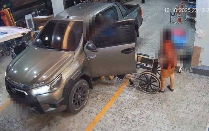 Phẫn nộ tài xế xe tải chặn đường xe cấp cứu, bệnh nhân tử vong vì không đến bệnh viện kịp thời