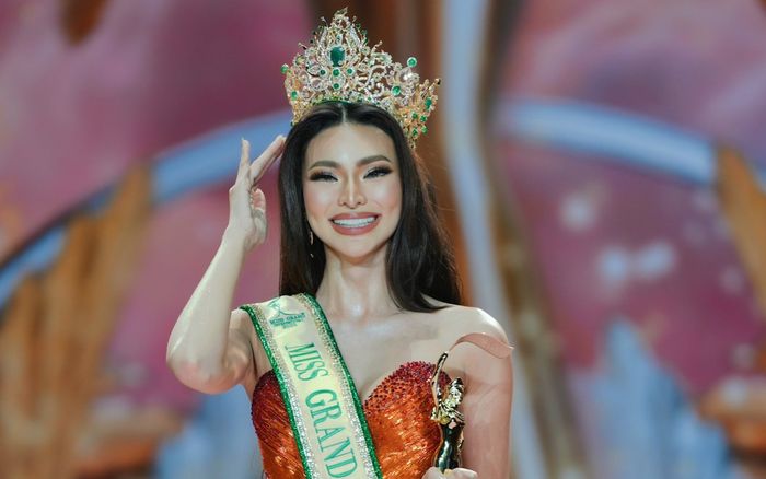 Gió đã đảo chiều với tân Hoa hậu Hòa bình sau 2 ngày đăng quang