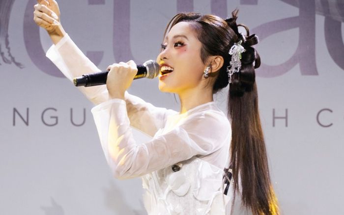 Phương Mỹ Chi hát nhép?